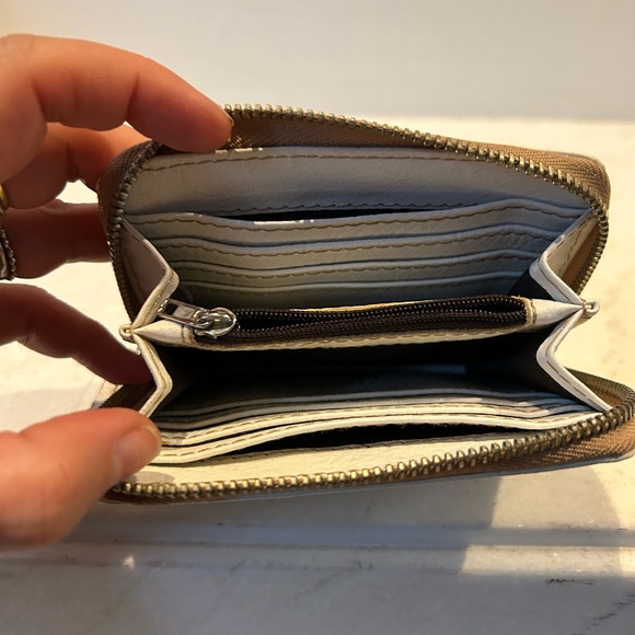 Matt &Nat white wallet. - Picture 5 of 5